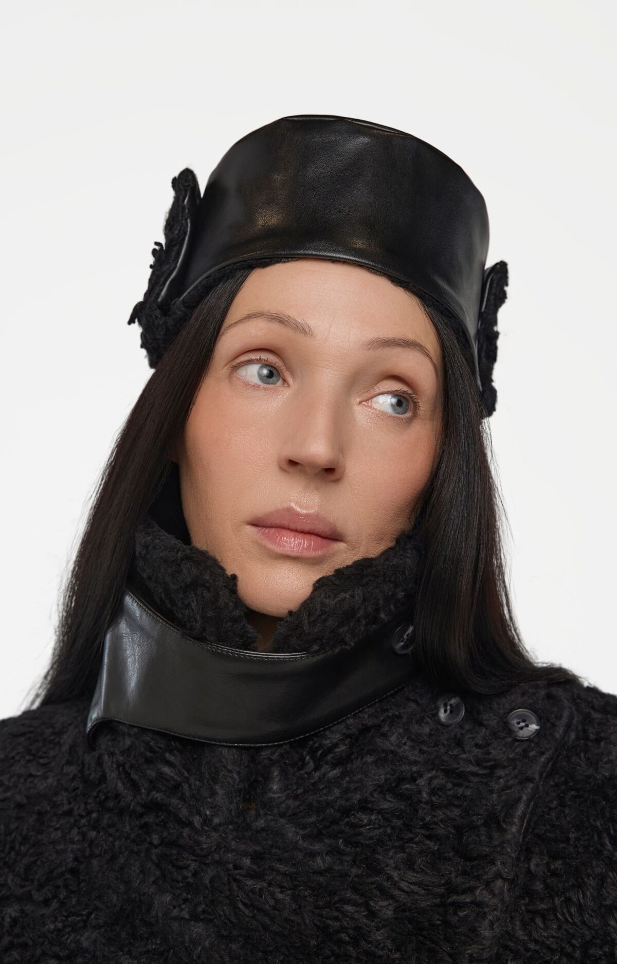 Sustainable plant-based women's pilbox hat made from olive leather and flax fur by Balsais