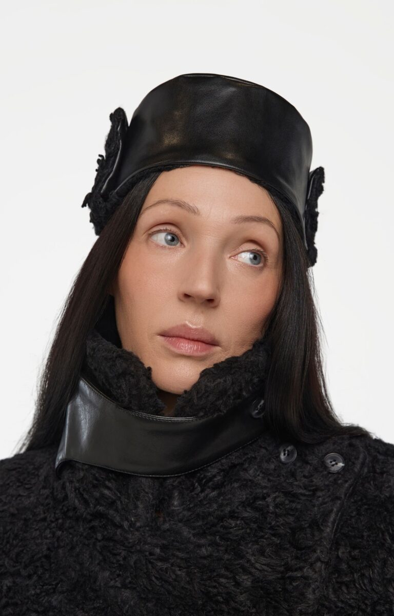 Sustainable plant-based women's pilbox hat made from olive leather and flax fur by Balsais