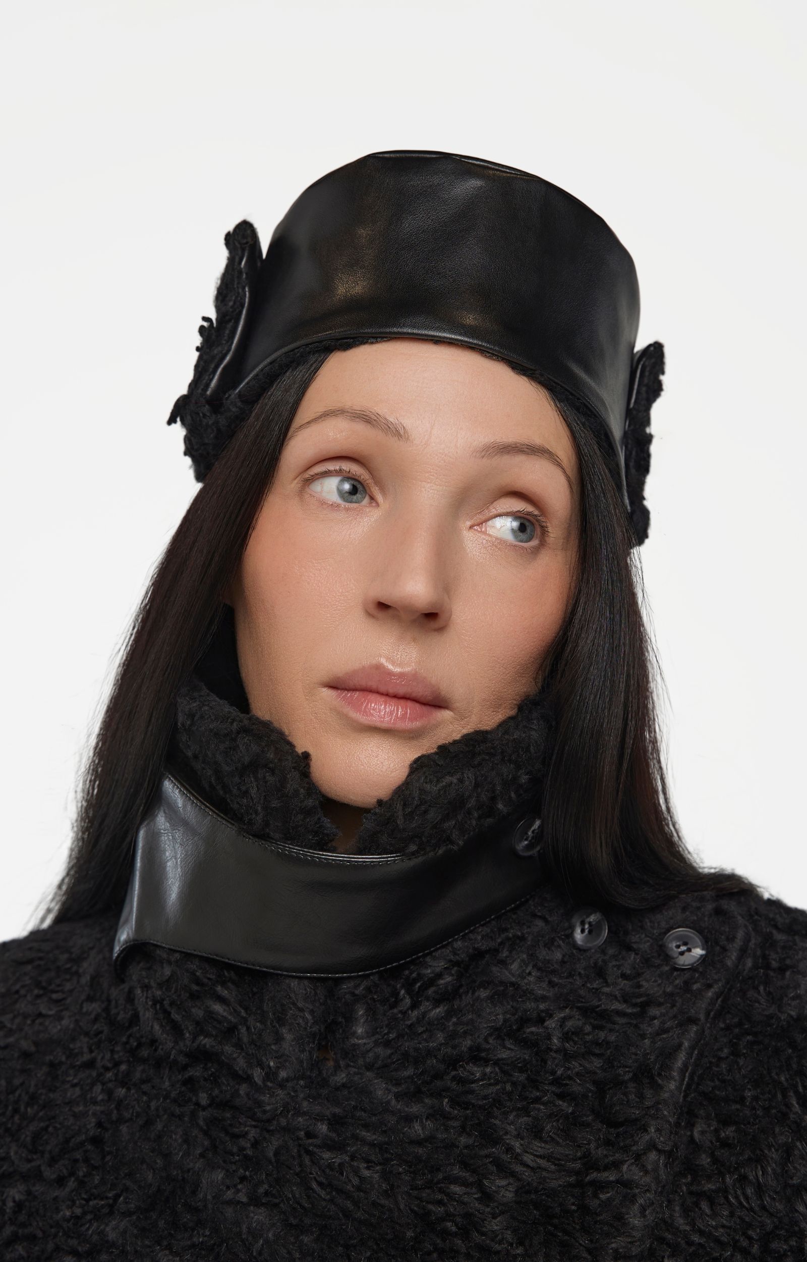 Sustainable plant-based women's pilbox hat made from olive leather and flax fur by Balsais