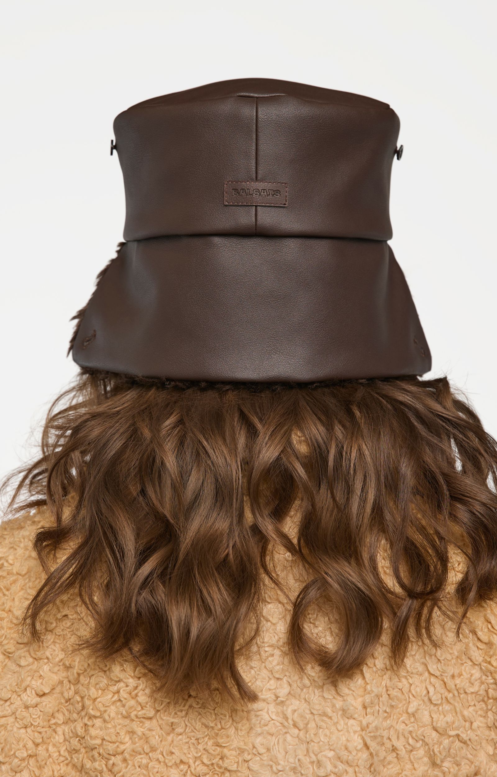 olive-based-leather-hat-brown-womens-balsais-origo-back