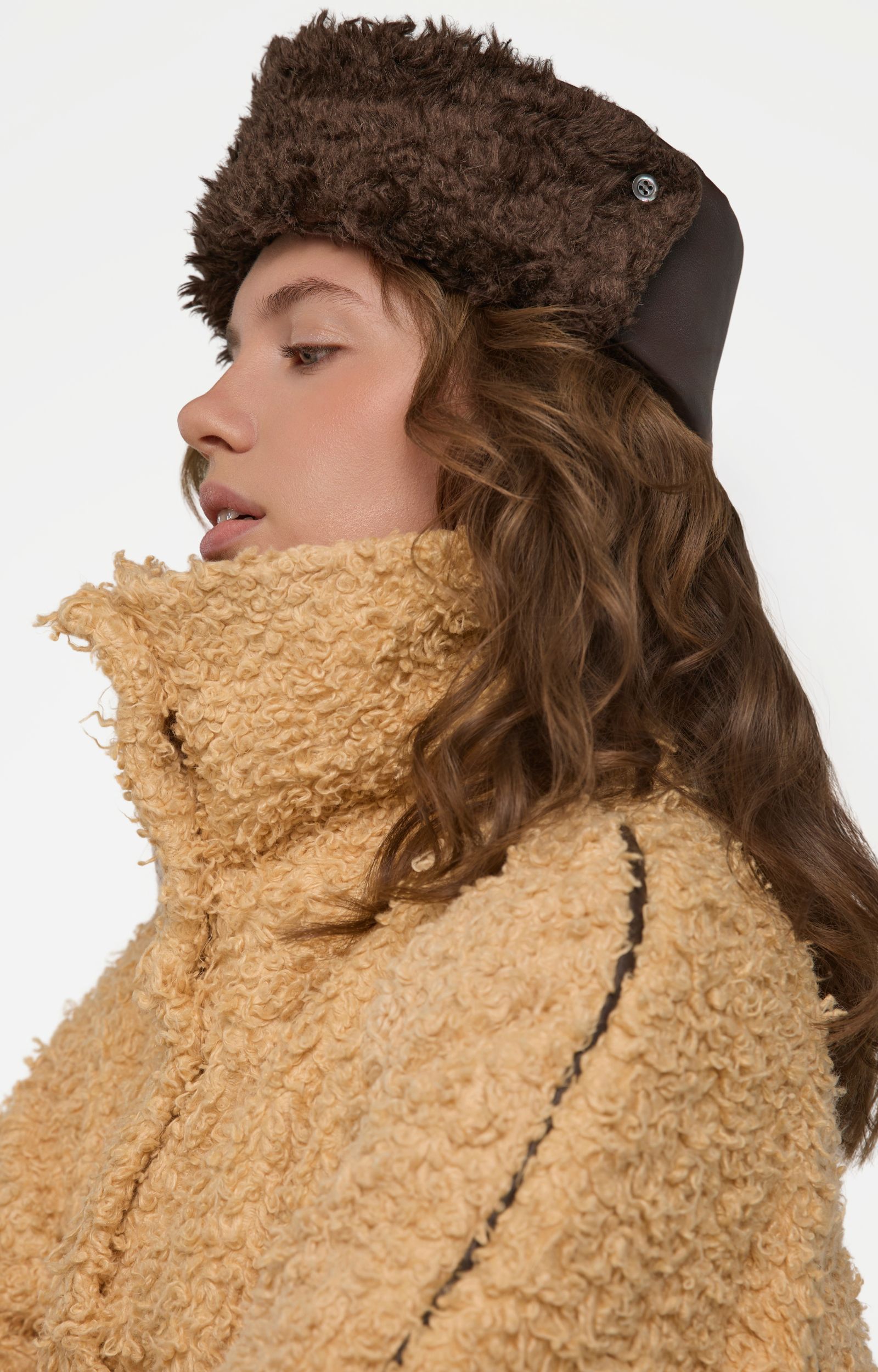 olive-based-leather-hat-brown-womens-balsais-origo-close