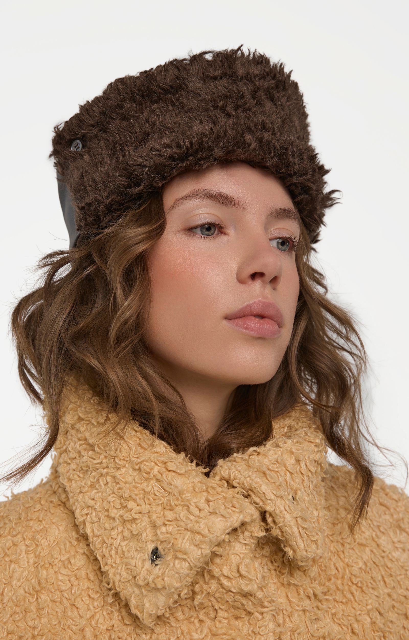 Sustainable plant-based leather women's pillbox hat made from olive waste material by Balsais